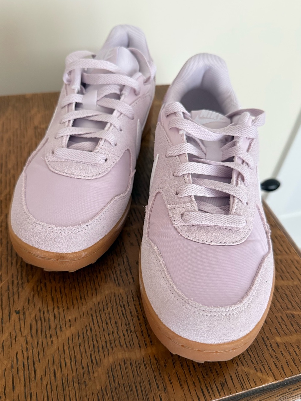 NIKE Lilac Low-Top Women’s Sneakers with Gum Sole